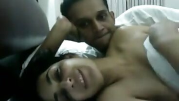Horndog matrigna MILF sbirciata e belle gnocche nude sborrata