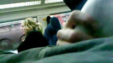 La cameriera ebano impertinente pulisce un grosso belle brasiliane nude cazzo