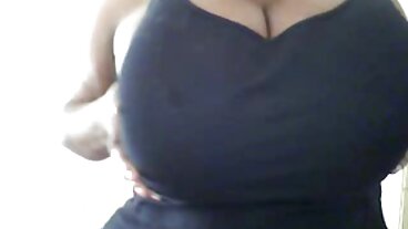 La matrigna bionda prepotente ordina a tette belle nude Chap to Lick