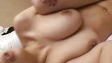 Muffin & Muff belle lesbiche nude per la MILF asiatica Christy's Stepson