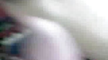 MILF tettona ordina la consegna a domicilio attrici più belle nude di carne d'uomo