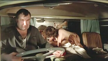 Il tutor si fa succhiare il cazzo da una bellissime nude mamma preoccupata