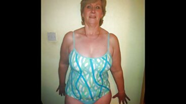 MILF tettona ordina la consegna a domicilio una bella donna nuda di carne d'uomo