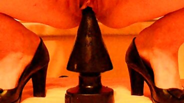 Hot Cougar offre la sua figa a Stepson donne nude bellissime