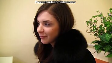 Isabella affamata la donna piu bella nuda di cazzo e sborra cavalca il nuovo patrigno