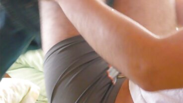 Muffin & Muff per la femmine nude belle MILF asiatica Christy's Stepson