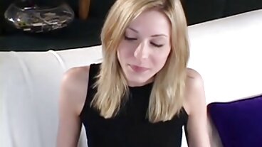 Ebano donne nude belle tette bollente con i tacchi alti in giù per qualche speronamento con strap-on